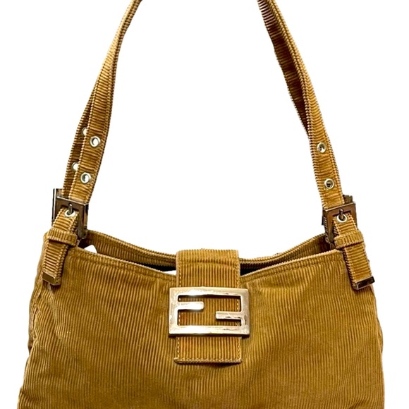 👜 Vintage Fendi's Baguette: The most sought-after handbag🤩 - Picture 5 of 10
